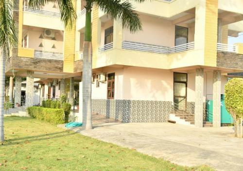 Hotel S K Resort & Marriage Garden