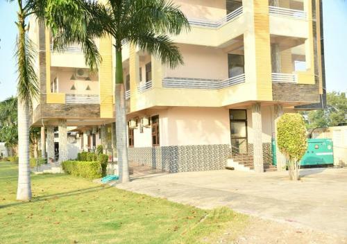 Hotel S K Resort & Marriage Garden