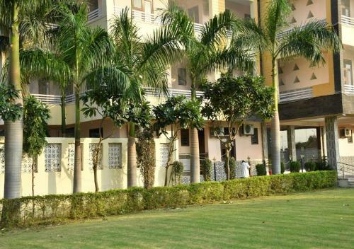 Hotel S K Resort & Marriage Garden