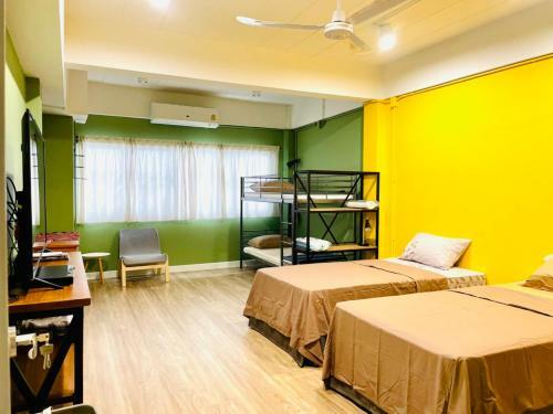 Hostal Grasshopper Bed And Cafe