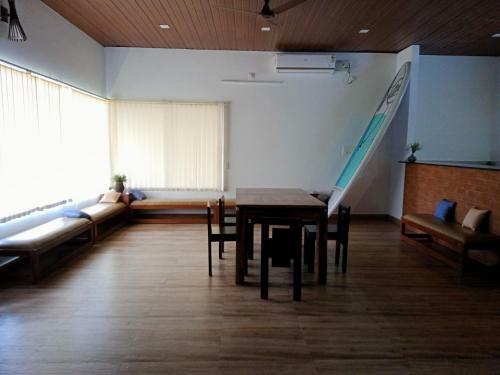 Johny Moose 3 Bedroom Facility With Patio Facing Pond And River