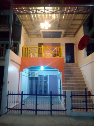 Hostal U-sa-by House