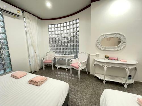 Villa Minimal House Phichit