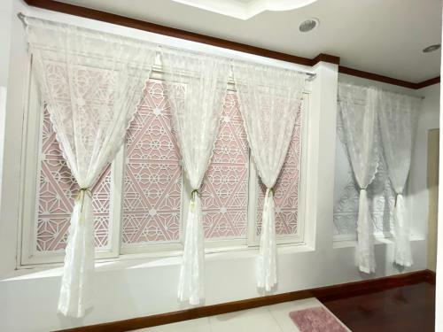 Villa Minimal House Phichit
