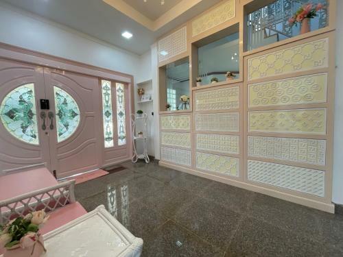 Villa Minimal House Phichit
