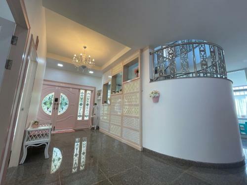 Villa Minimal House Phichit