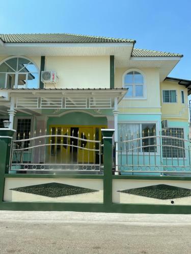 Villa Minimal House Phichit