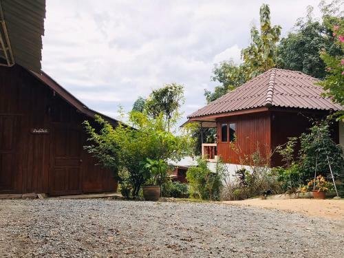 Settee Homestay