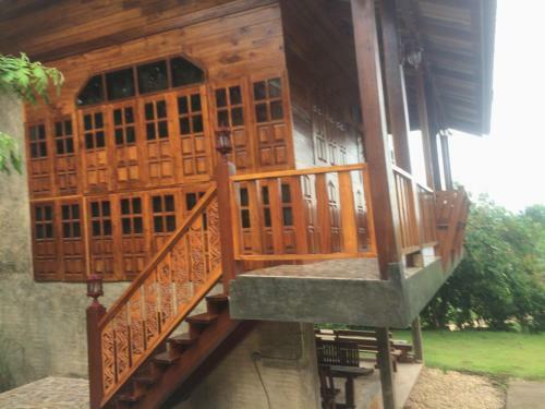Settee Homestay