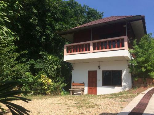 Settee Homestay