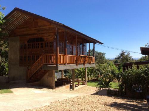Settee Homestay