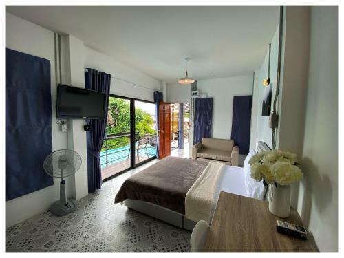 Hostal The One House