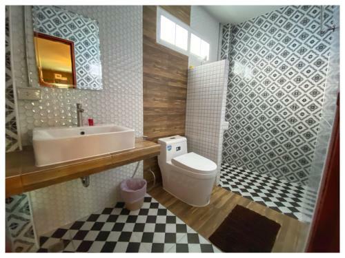 Hostal The One House