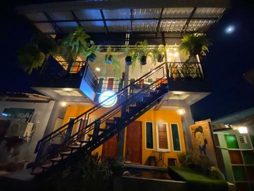 Hostal The One House