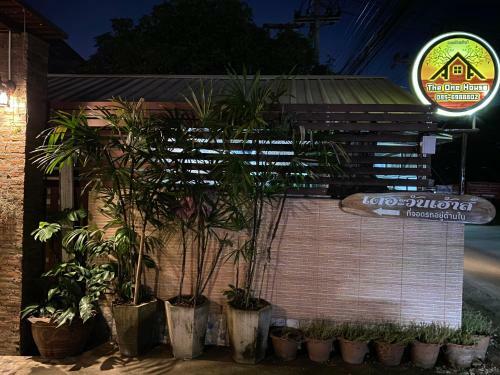 Hostal The One House