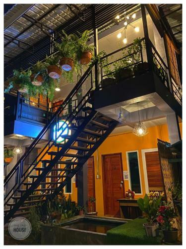 Hostal The One House
