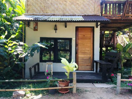 Golden Hut -chill Bungalows In Town??????????