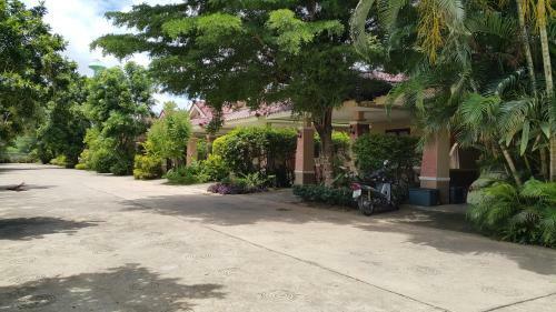 Garden Corner Resort & Hotel