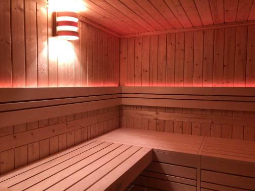 Gro�z�giges Reetdachhaus An Der Nordsee