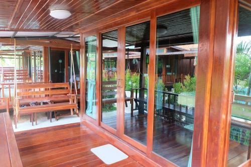 Hostal Ruen Orathai Resort