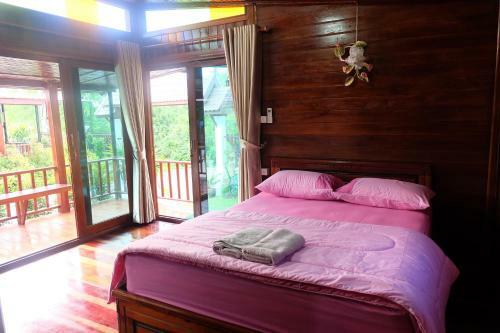 Hostal Ruen Orathai Resort