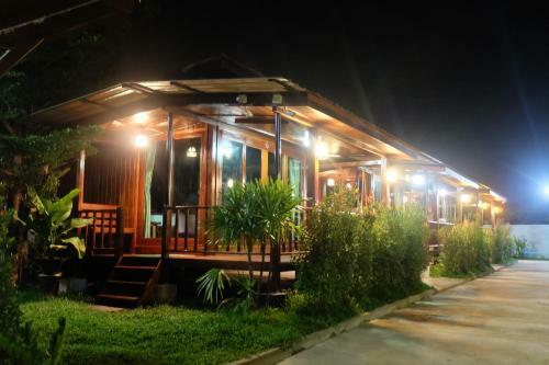 Hostal Ruen Orathai Resort