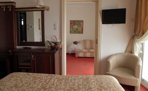 Santa Beach Hotel
