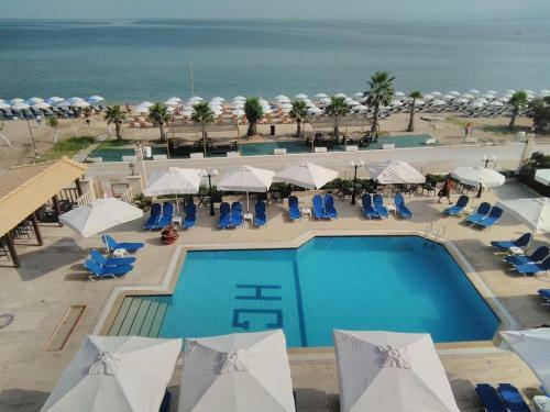 Santa Beach Hotel