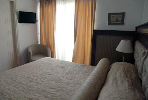 Santa Beach Hotel