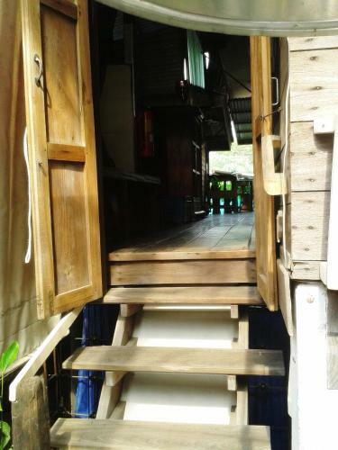 Bed & Breakfast Ray Nu Guest House
