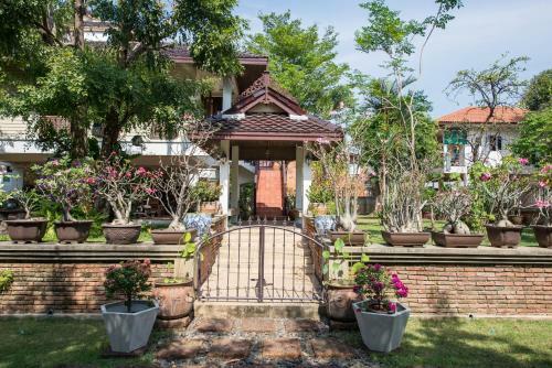Hostal Phuttal Residence