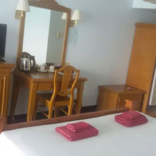 Hotel Jansom Beach Resort