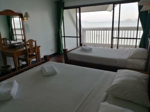 Hotel Jansom Beach Resort