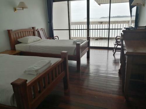 Hotel Jansom Beach Resort