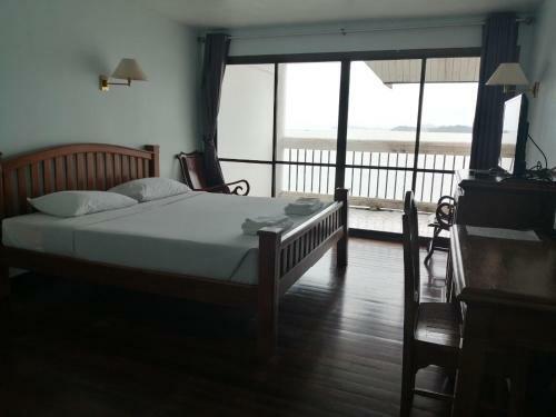 Hotel Jansom Beach Resort