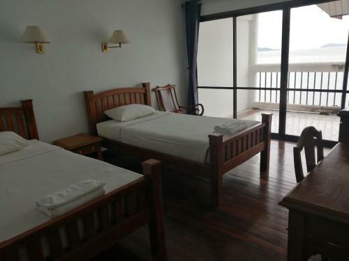 Hotel Jansom Beach Resort