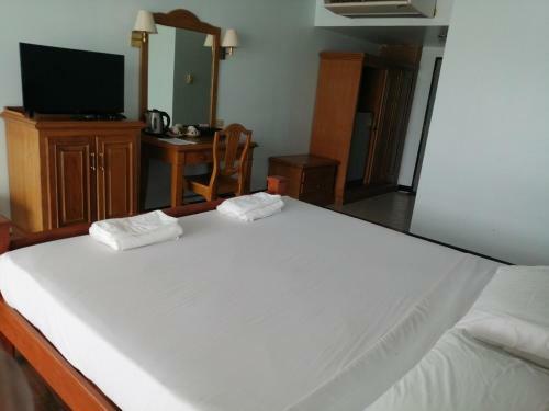 Hotel Jansom Beach Resort
