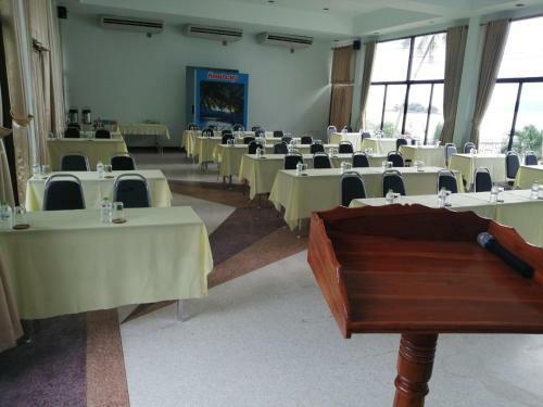Hotel Jansom Beach Resort
