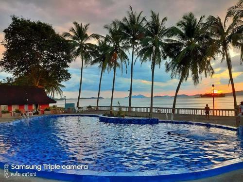 Hotel Jansom Beach Resort
