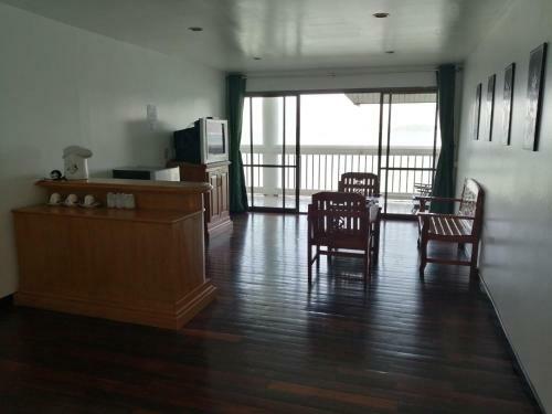 Hotel Jansom Beach Resort