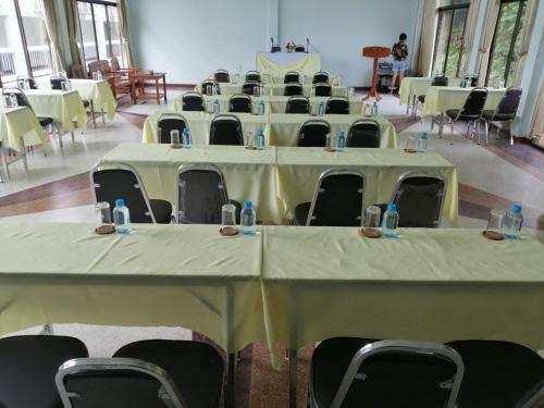 Hotel Jansom Beach Resort