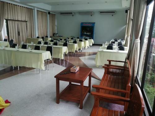 Hotel Jansom Beach Resort