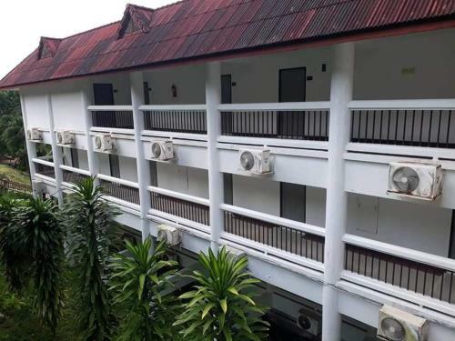 Hotel Jansom Beach Resort