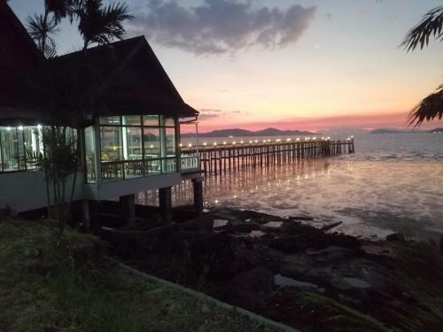 Hotel Jansom Beach Resort