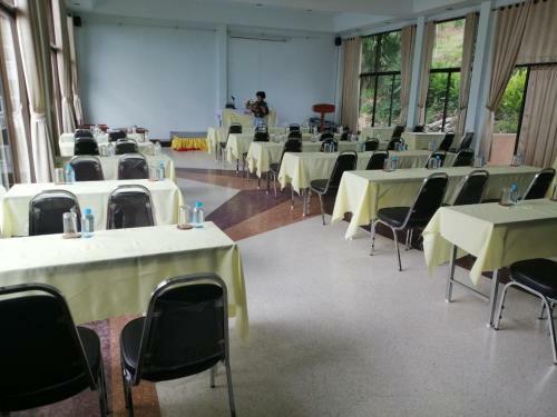 Hotel Jansom Beach Resort