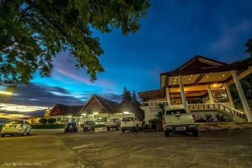Hotel Jansom Beach Resort