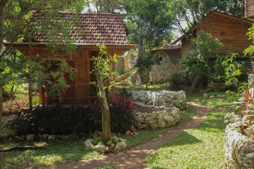 Lodge Roots Tree House