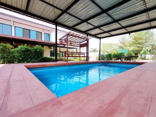 Hotel Oyo 733 T Resort