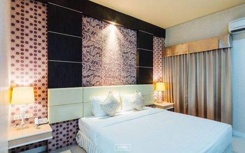 Martina Hotel Surin