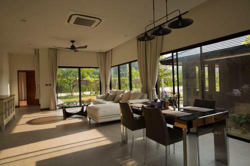 Hotel At Green Gallery